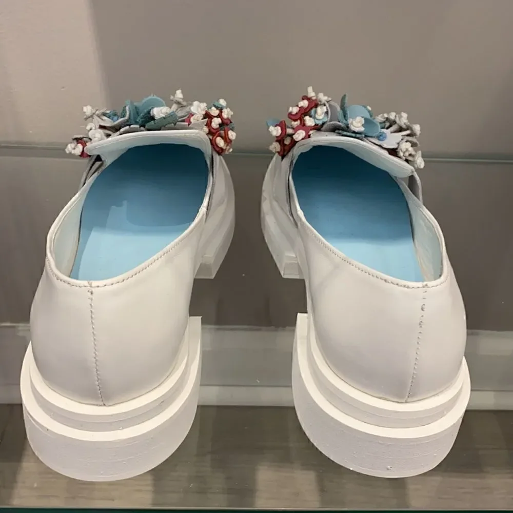 White Leather shoes with handmade flowers